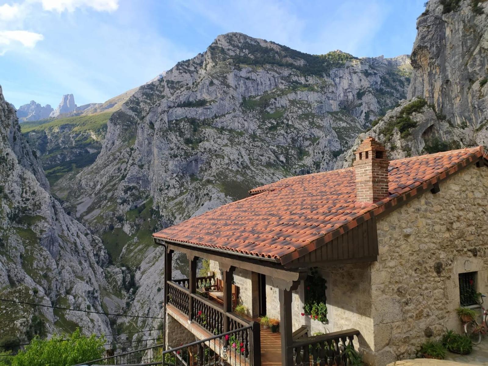 El Portal Del Abuelo Appartement Arenas De Cabrales Buitenkant foto