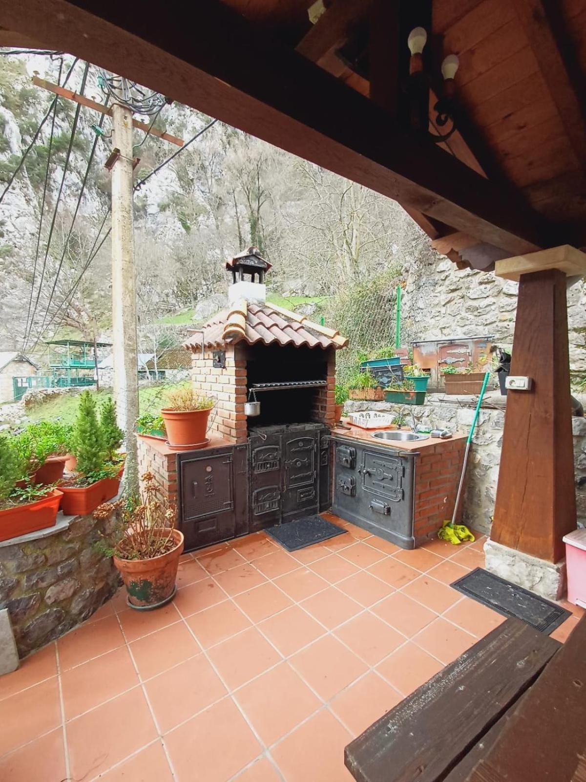 El Portal Del Abuelo Appartement Arenas De Cabrales Buitenkant foto
