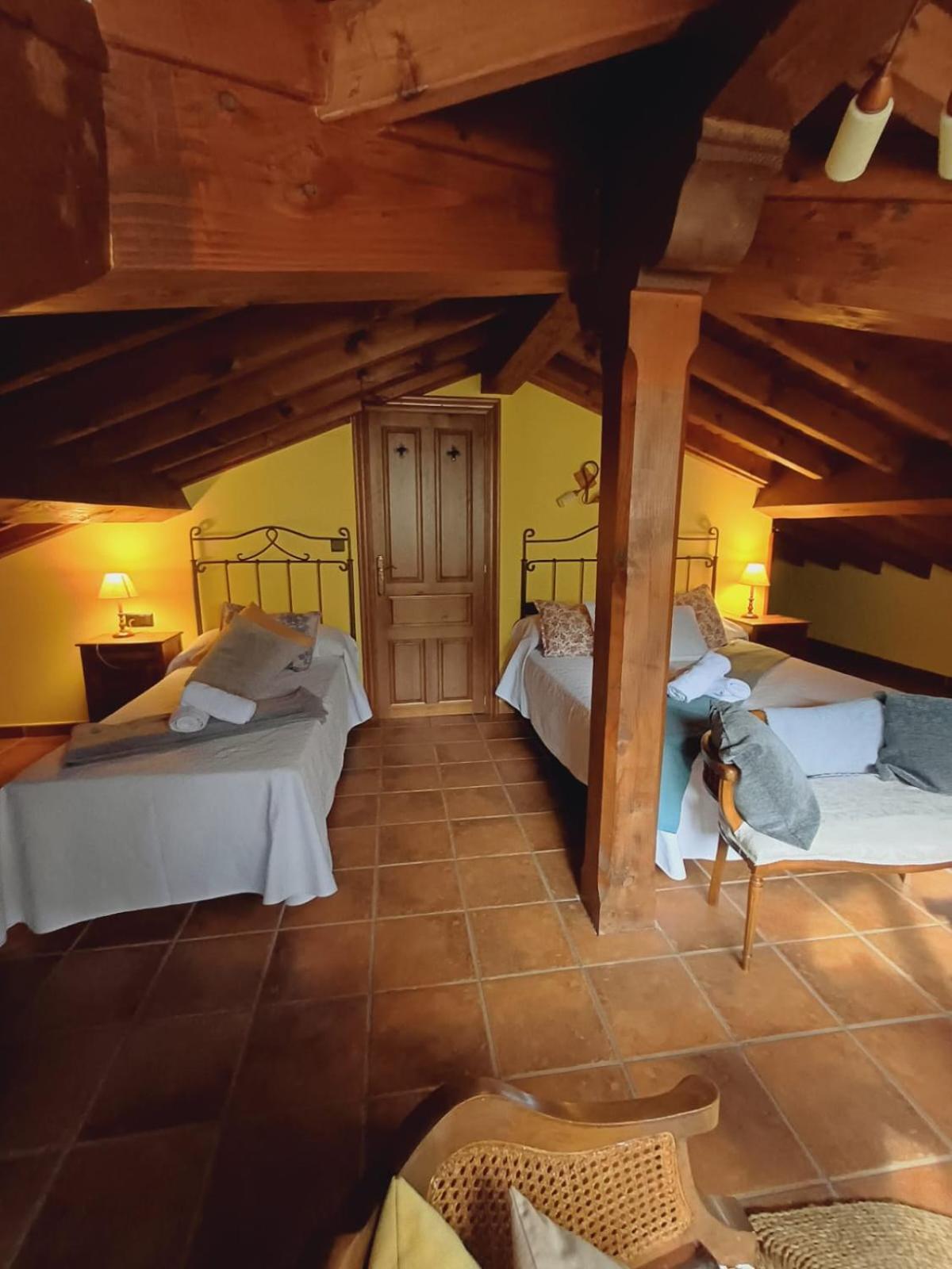 El Portal Del Abuelo Appartement Arenas De Cabrales Buitenkant foto