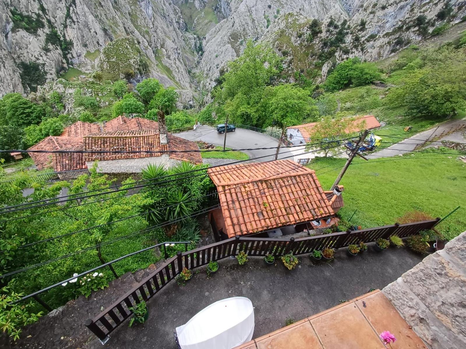 El Portal Del Abuelo Appartement Arenas De Cabrales Buitenkant foto